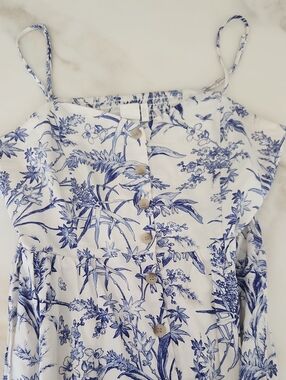 Perfevt Summer Dress! Floral Blue and White Summer Dress Large